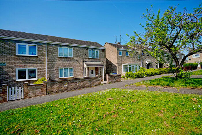 3 Bedroom Semi-Detached House For Sale In Maple Drive, Huntingdon, PE29