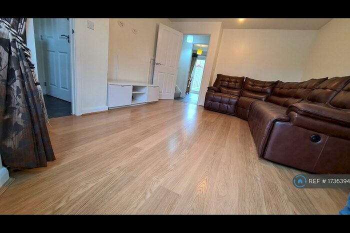 3 Bedroom Semi-Detached House To Rent In Shaw Savill Way, Milton Keynes, MK10