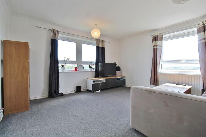 2 Bedroom Flat To Rent In Percy Gardens, Isleworth, TW7