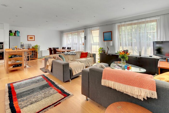 3 Bedroom Terraced House To Rent In Pied Bull Yard, London, N1