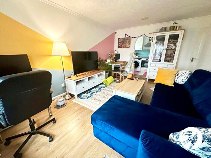 1 Bedroom Flat For Sale In Burnt Ash Hill, London, SE12