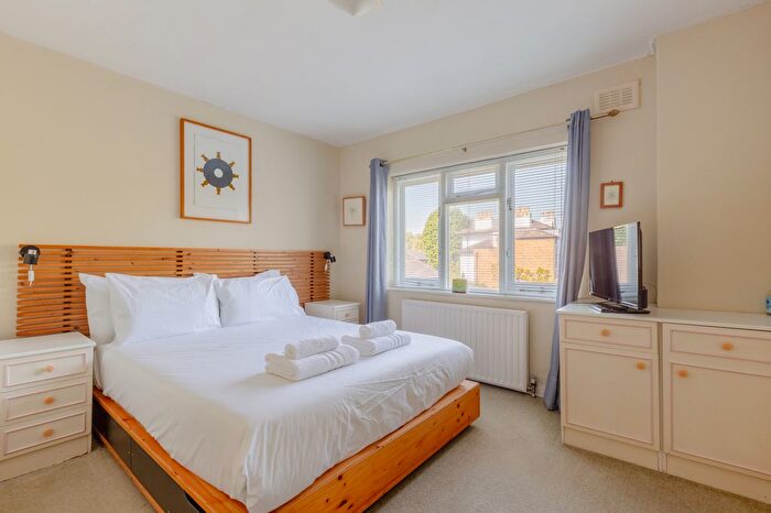 3 Bedroom Flat To Rent In Tollington Park, London, N4