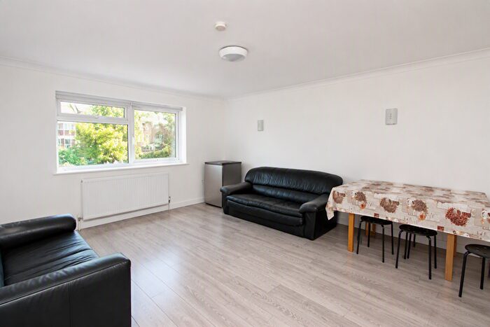 2 Bedroom Flat To Rent In Birdhurst Road, South Croydon, CR2