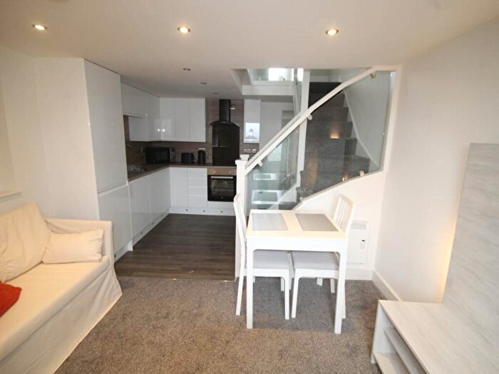 3 Bedroom Apartment To Rent In Primrose Hill, Great Horton, BD7