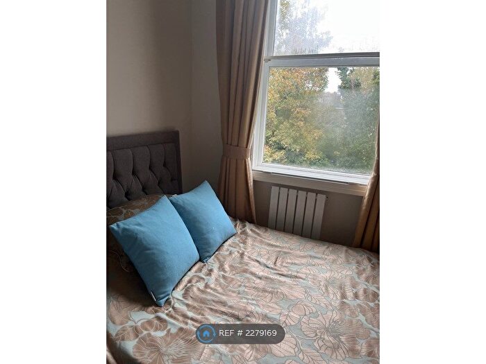 1 Bedroom Flat To Rent In Sinclair Road, London, W14