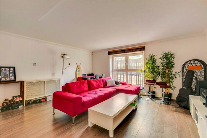 2 Bedroom Flat To Rent In Richmond Court, Melville Place, N1