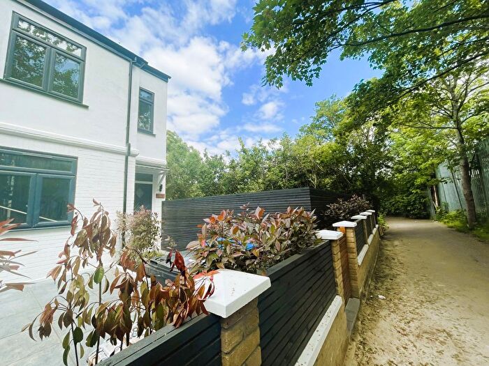 2 Bedroom Flat To Rent In Lyveden Road, London, SW17