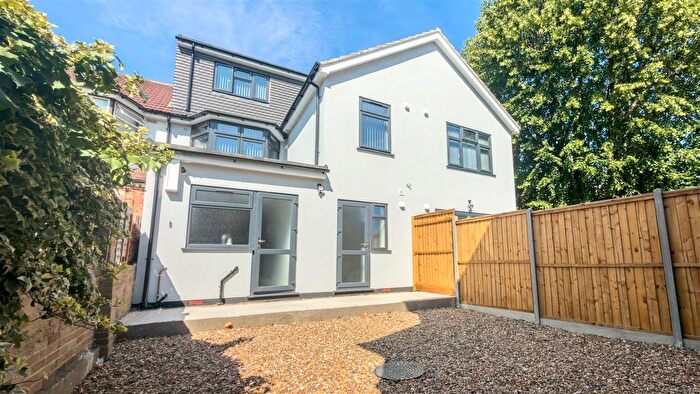 2 Bedroom Flat To Rent In Green Drive, Southall, UB1