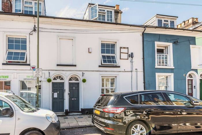 2 Bedroom Flat To Rent In Upper High Street, Winchester, SO23