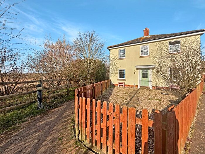 4 Bedroom Detached House For Sale In Old Ferry Road, Wivenhoe, Colchester, CO7