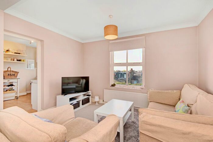 2 Bedroom Flat To Rent In Merton Road, London, SW19