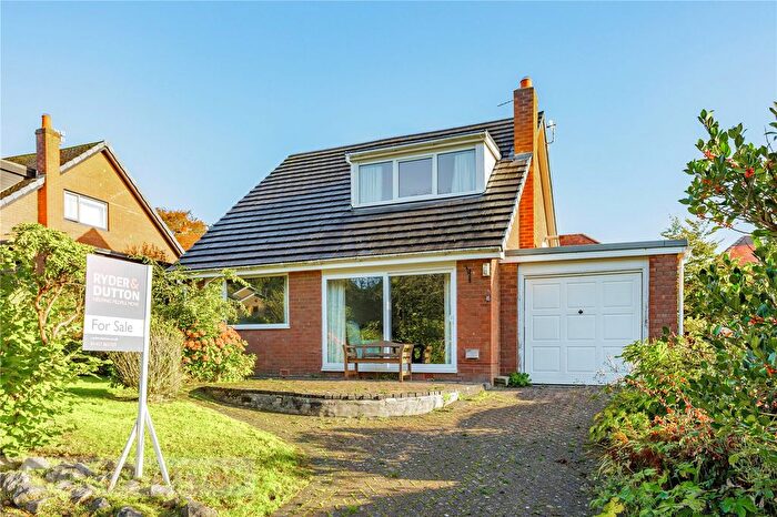 3 Bedroom Detached House For Sale In Elm Grove, Glossop, Derbyshire, SK13