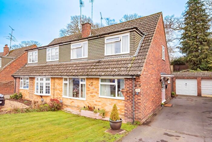 3 Bedroom Semi Detached House For Sale In Walnut Close, Yateley, Hampshire, GU46