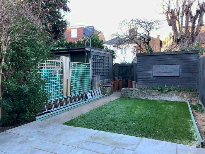 1 Bedroom Property To Rent In Adelaide Terrace, Great West Road, Brentford, TW8