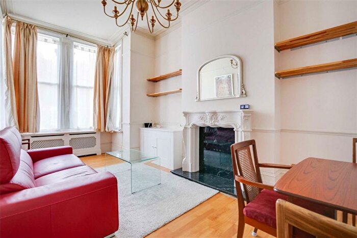 1 Bedroom Flat To Rent In Lakeside Road, Brook Green, W14