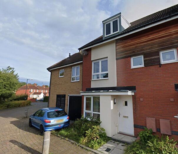 3 Bedroom Semi Detached House To Rent In Norton Farm Road, Bristol, BS10