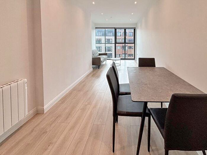 2 Bedroom Flat To Rent In Chesterfield House, Bath Road, Slough, SL1