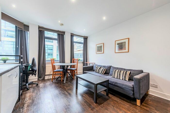 1 Bedroom Flat To Rent In Red Lion Square, London, WC1R