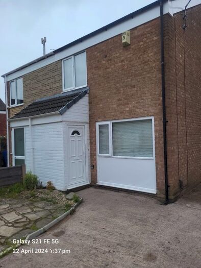 3 Bedroom Semi-Detached House To Rent In Dovey Close, Tyldesley, Manchester, M29