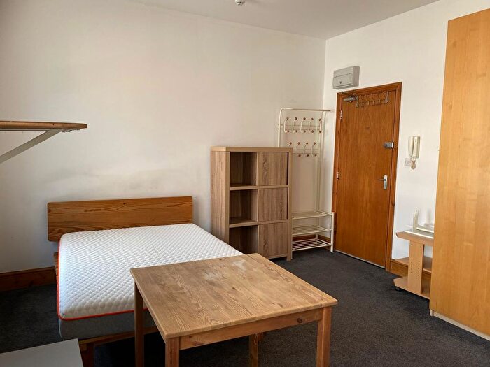 Studio To Rent In Benwell Road, London, N7