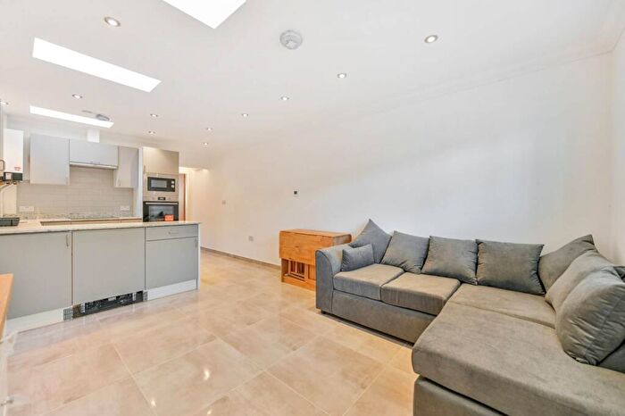 1 Bedroom Bungalow To Rent In Broadmead Avenue, Worcester Park, KT4
