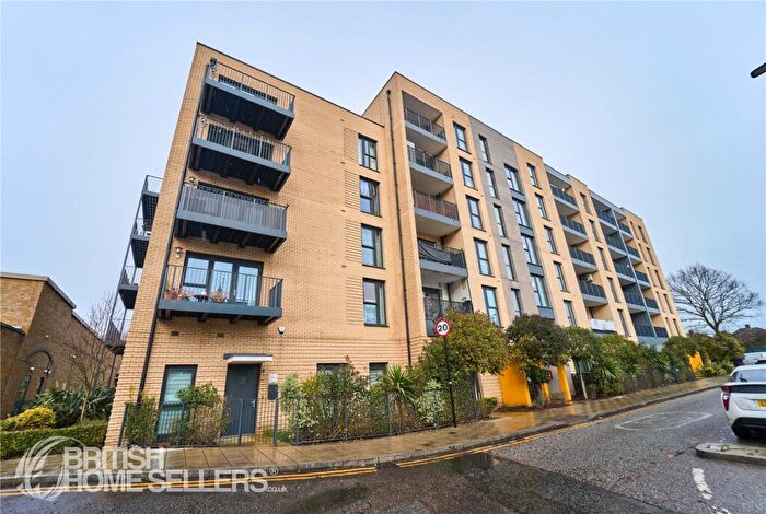 2 Bedroom Apartment For Sale In Westmoreland Road, London, NW9