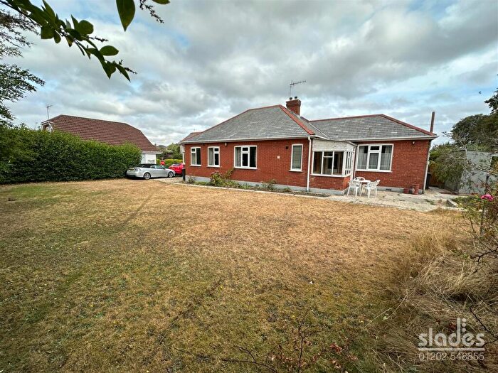 3 Bedroom Detached Bungalow For Sale In Hood Crescent, Wallisdown, Bournemouth, BH10