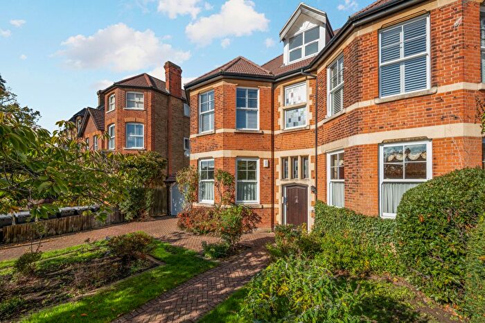 3 Bedroom Flat For Sale In Avenue South, Surbiton, KT5