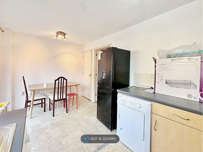 4 Bedroom Semi-Detached House To Rent In Lancelot Road, Stapleton, Bristol, BS16