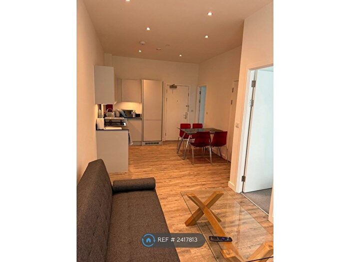 1 Bedroom Flat To Rent In London Road, Staines-Upon-Thames, TW18