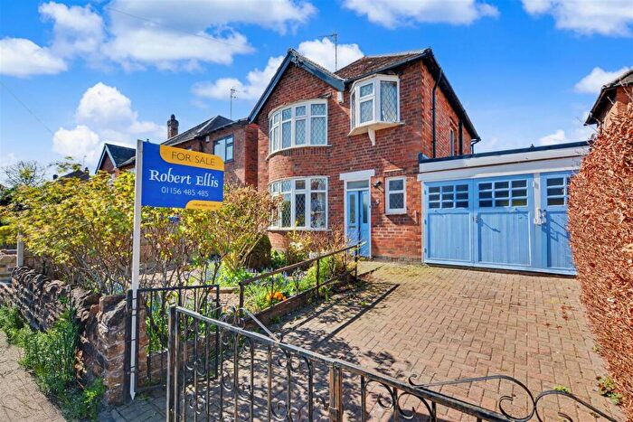 3 Bedroom Detached House For Sale In Cragdale Road, Nottingham, NG5