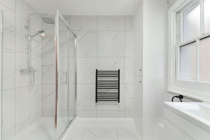 3 Bedroom Flat To Rent In Lower Richmond Road, London, SW15