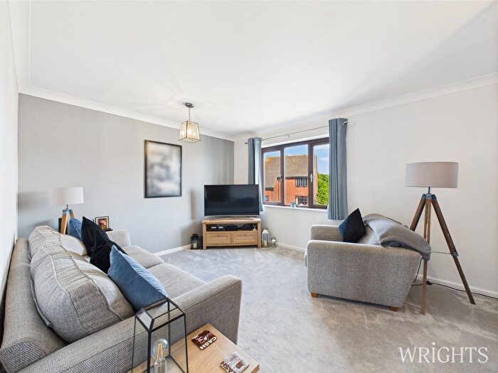 1 Bedroom Flat For Sale In Dalewood, Welwyn Garden City, AL7