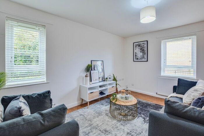 2 Bedroom Flat To Rent In Cross Heath Grove, Leeds, LS11