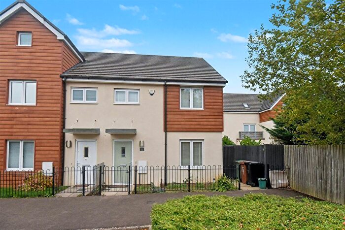 3 Bedroom Semi-detached House For Sale In Barra Walk, Corby, NN17