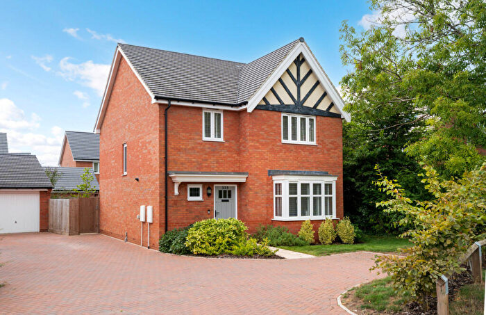 4 Bedroom Detached House For Sale In Alcester Road, Stratford-upon-avon, CV37