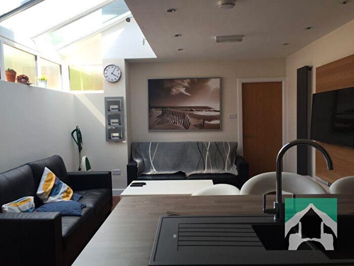 8 Bedroom Terraced House To Rent In Bristol Road, Birmingham, B29