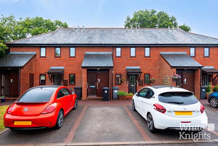 2 Bedroom Flat For Sale In Badgers Croft, Victoria Road, Mortimer Common, Reading, Berkshire, RG7