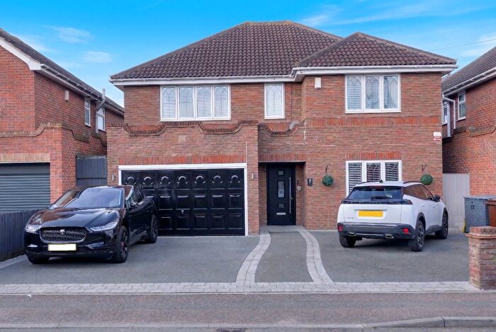 4 Bedroom Detached House For Sale In Denham Road, Canvey Island, SS8