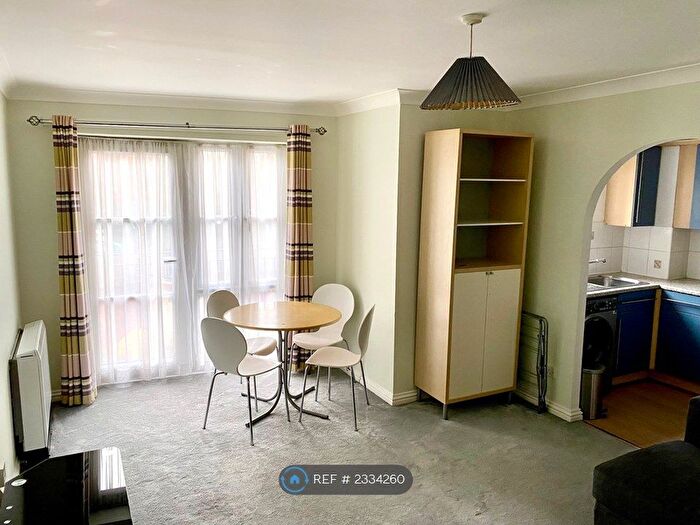 1 Bedroom Flat To Rent In Dunsmure Road, London, N16