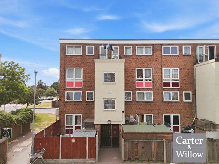 3 Bedroom Maisonette For Sale In Bradwell Avenue, Dagenham, RM10