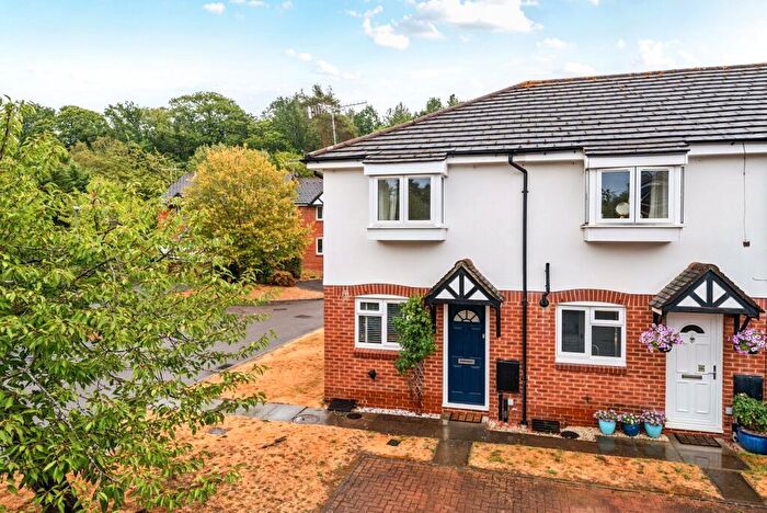 2 Bedroom End Of Terrace House For Sale In Eyston Drive, Weybridge, KT13