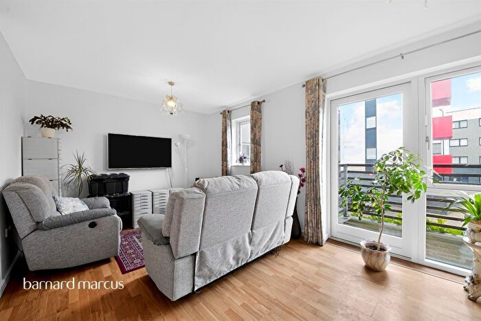 2 Bedroom Flat For Sale In Ruby Way, London, NW9
