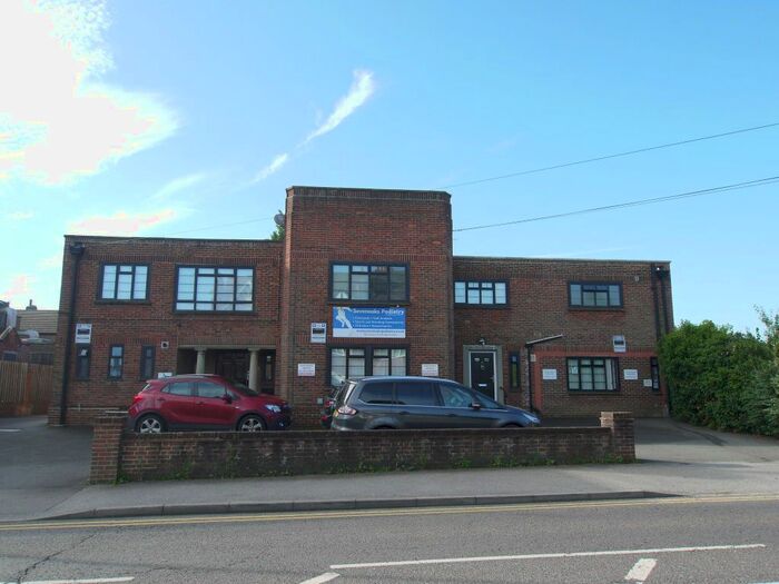 1 Bedroom Property To Rent In Pembroke Road, Sevenoaks, TN13