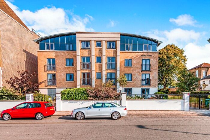 1 Bedroom Apartment For Sale In Amelia Court, Union Place, Worthing, BN11