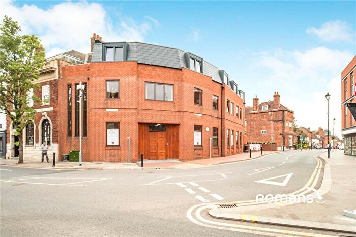 2 Bedroom Flat To Rent In Broad Street, Wokingham, Berkshire, RG40