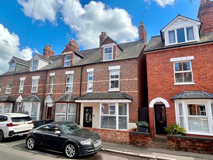 4 Bedroom End Of Terrace House For Sale In Berkeley Road, Newbury, RG14
