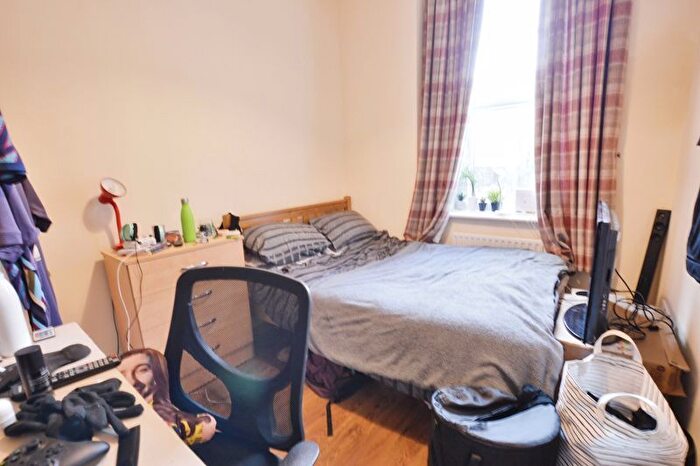 3 Bedroom Flat To Rent In Myrtle Grove, Jesmond, Newcastle Upon Tyne, NE2