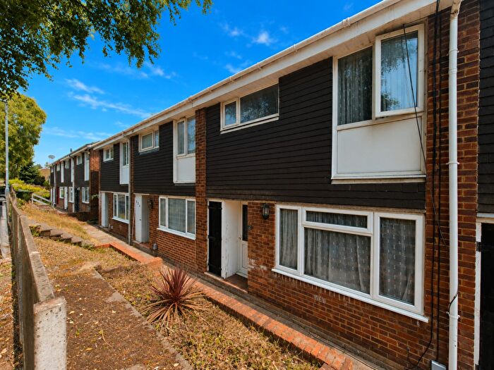 3 Bedroom Terraced House For Sale In Devon Road, Luton, Bedfordshire, LU2