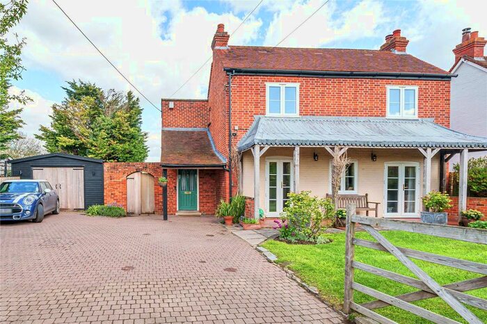 4 Bedroom Detached House For Sale In Hungerford Lane, Shurlock Row, Reading, Berkshire, RG10